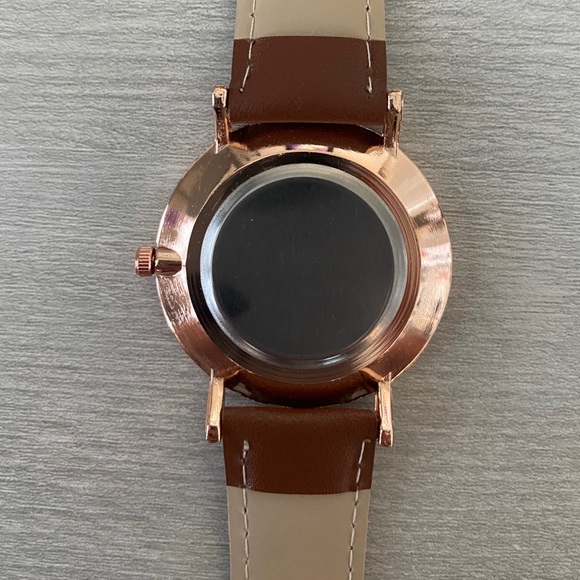 Brown Leather and Rose Gold Watch - Picture 5 of 5